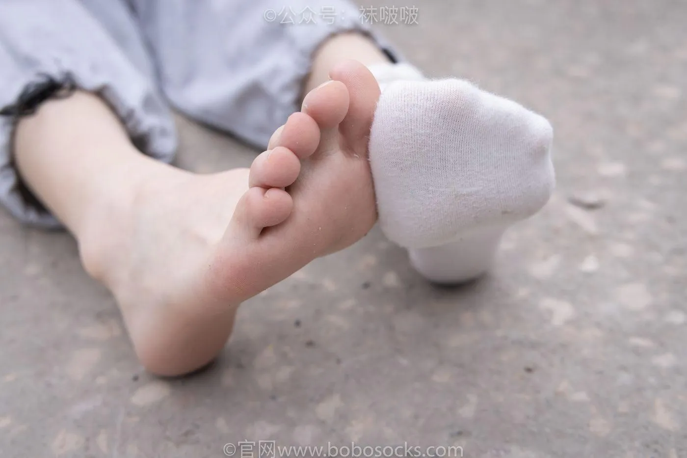 [BoBoSocks袜啵啵]NO.016 熊熊-斯凯奇运动鞋、棉袜（踩脏）、裸足 [147P]插图